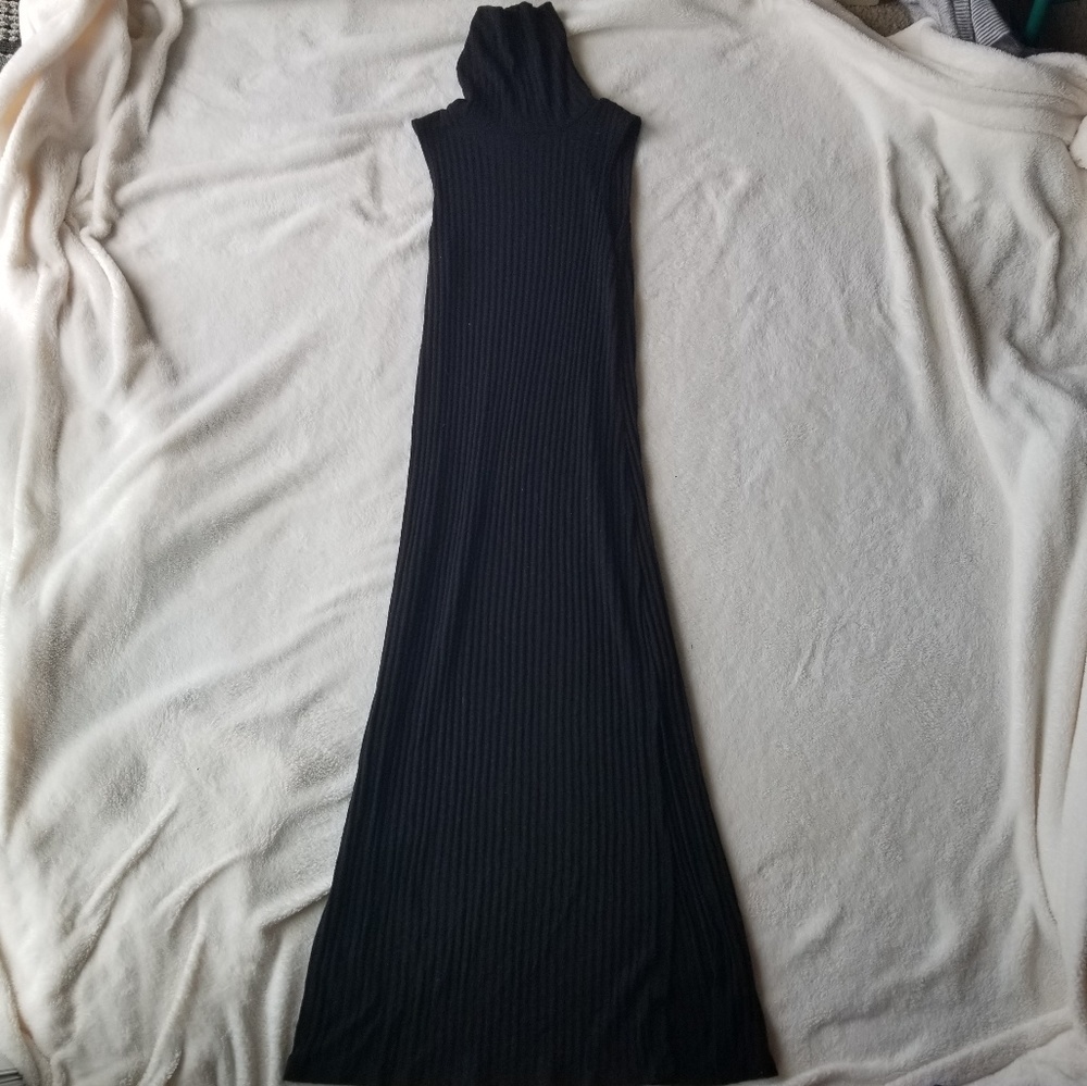 Sleeveless ribbed turtleneck maxi dress